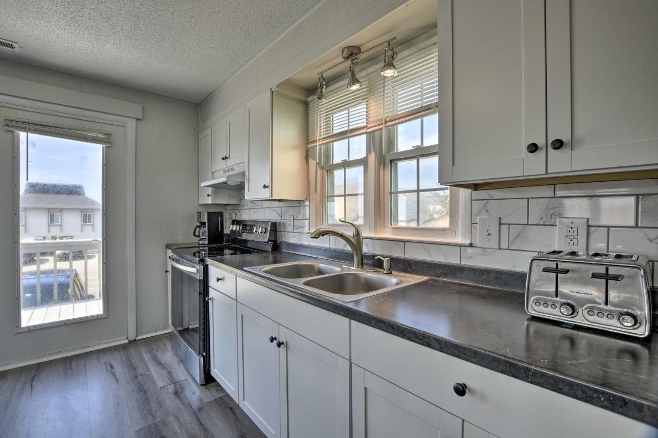 Oak Island Beach Abode With Deck Walk To Shore! Exterior foto