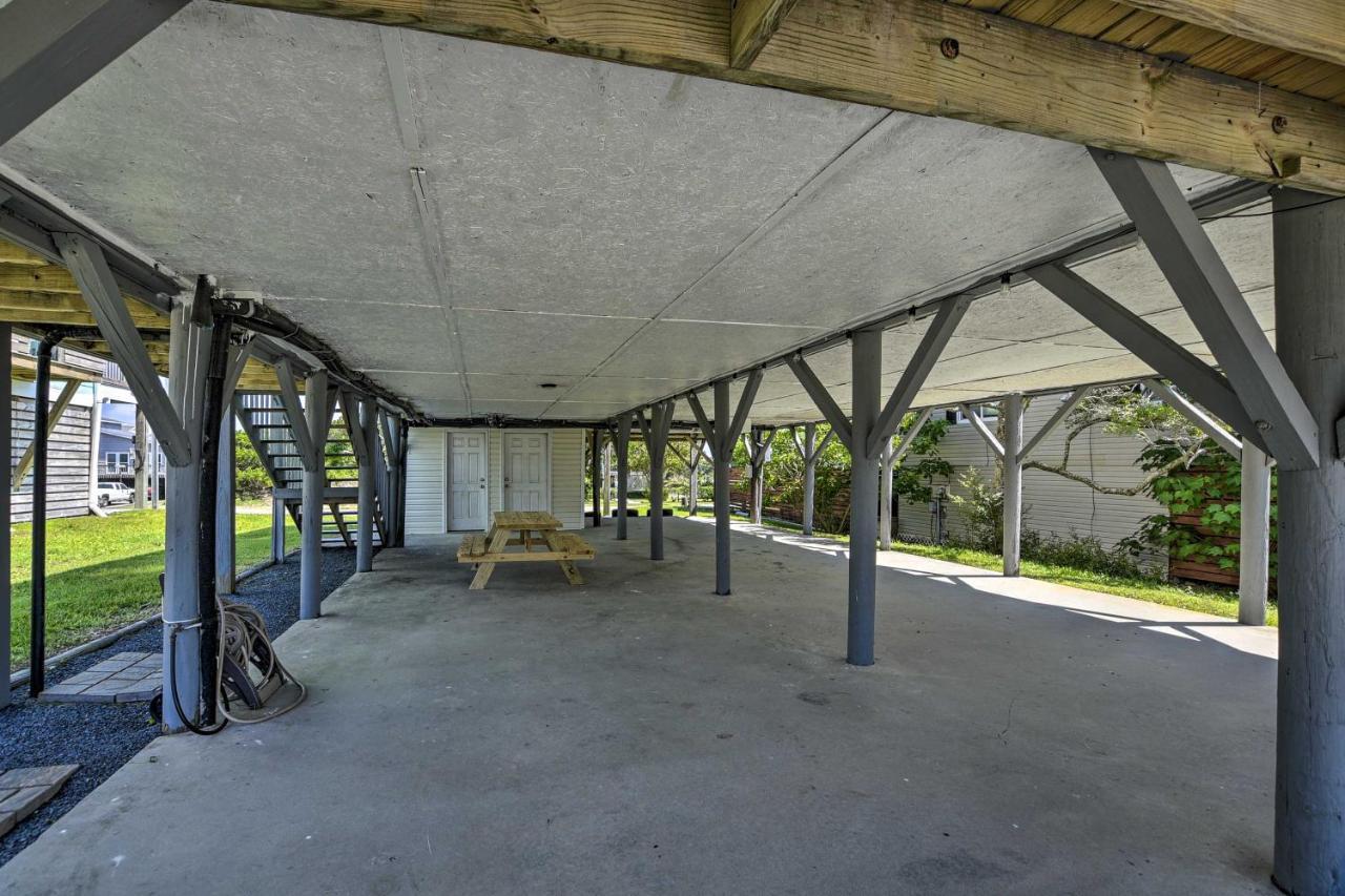 Oak Island Beach Abode With Deck Walk To Shore! Exterior foto